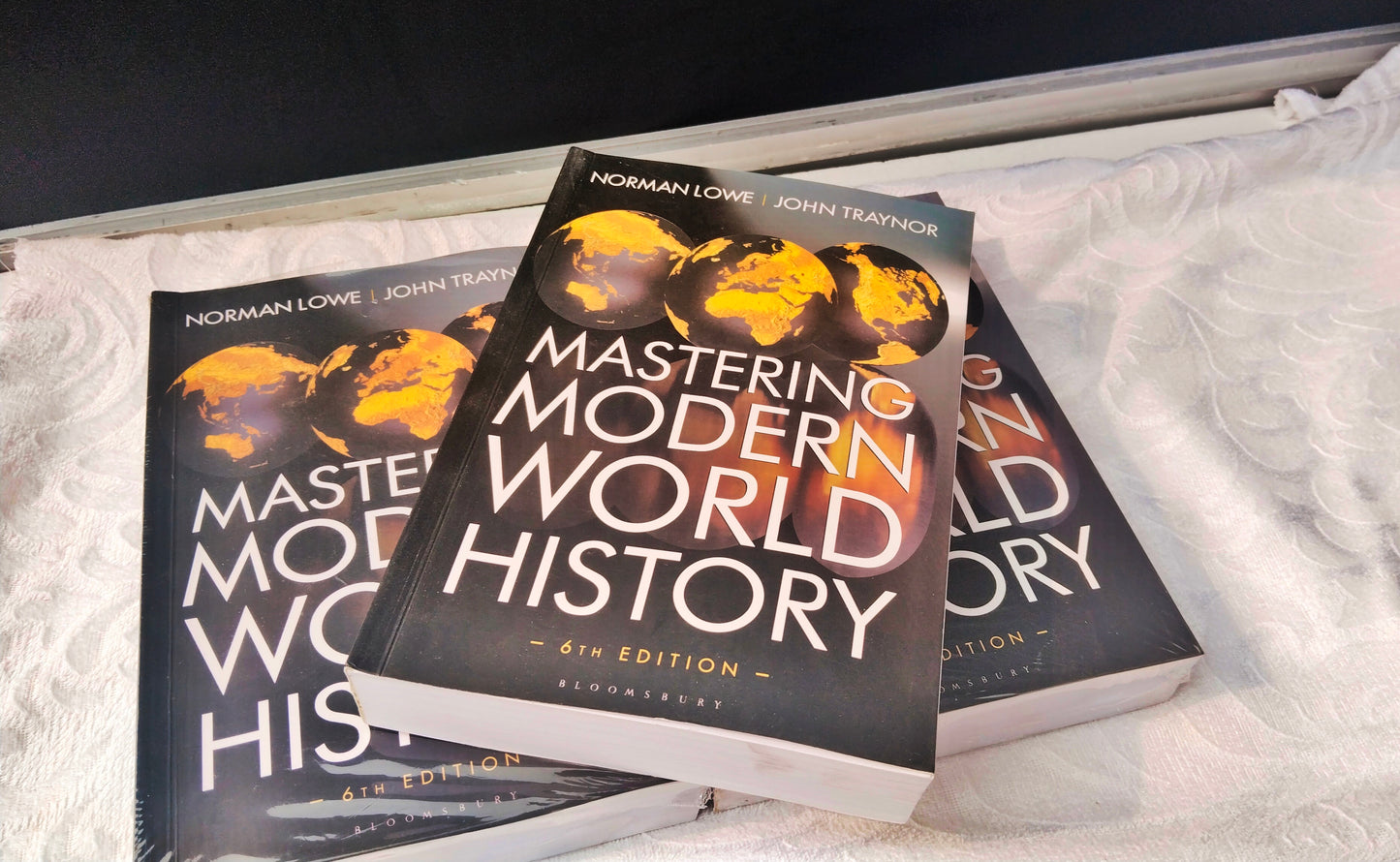 Modern World History / Norman Lowe