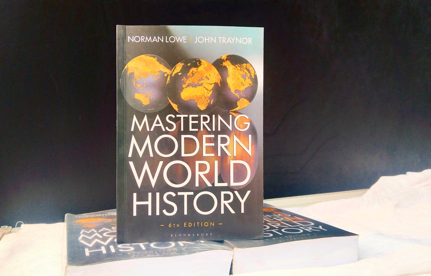 Modern World History / Norman Lowe